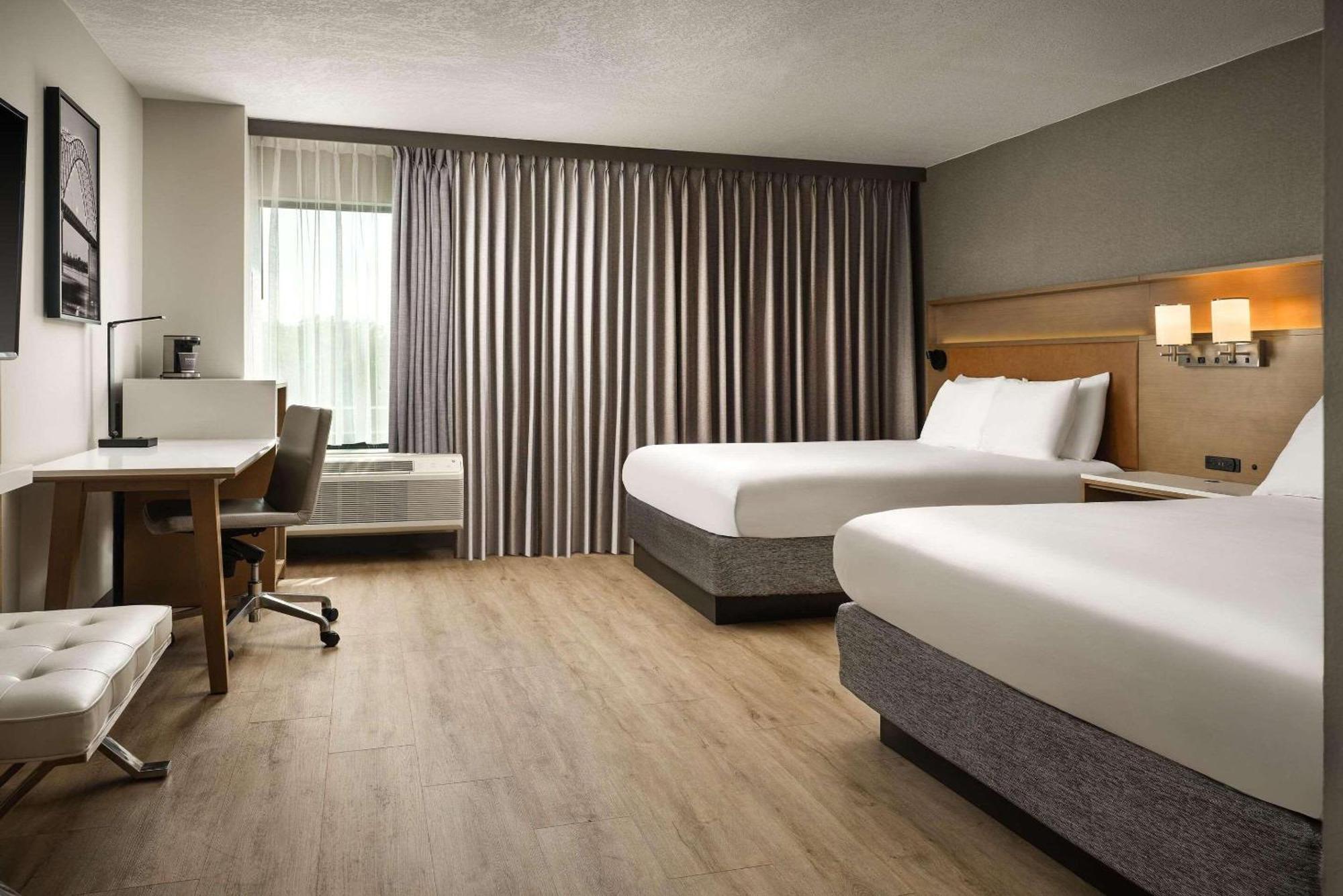 Radisson Hotel ウェスト・メンフィス エクステリア 写真